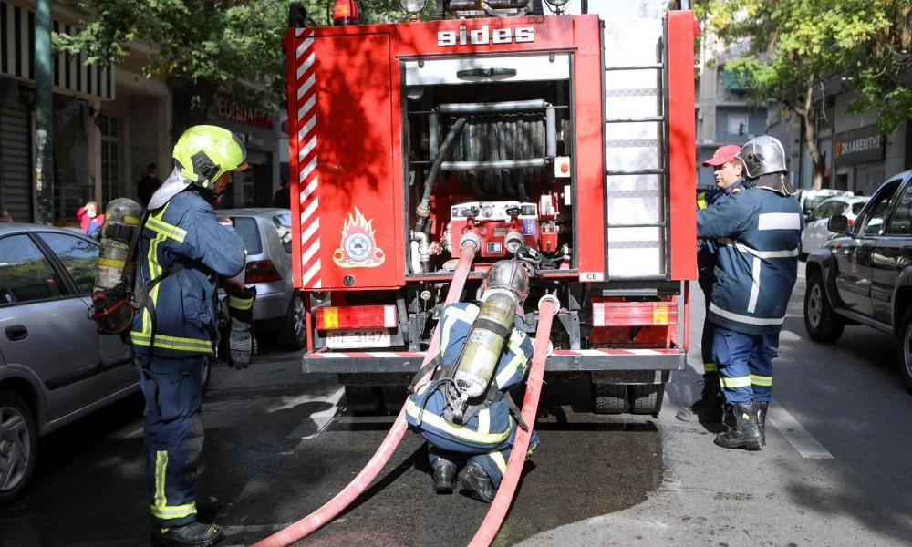 Έγκαιρη επέμβαση της Πυροσβεστικής για φωτιά σε πολυκατοικία στην Καστορία